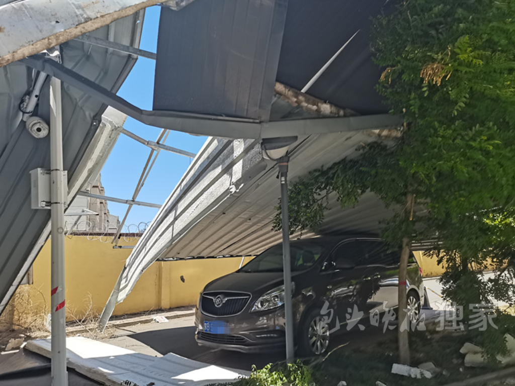 大风让青山区阳光上城十几户业主有些痛苦(图2)