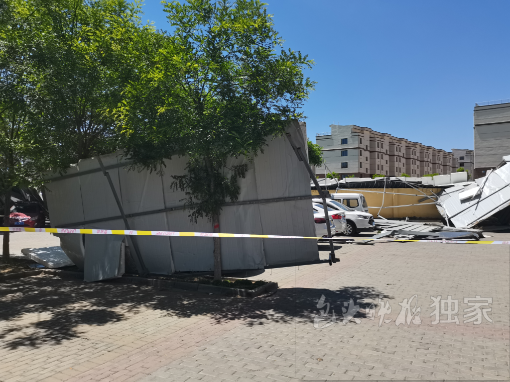 大风让青山区阳光上城十几户业主有些痛苦(图4)