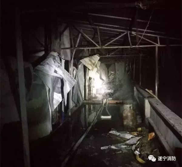 大英县河边镇新市街老打包厂宿舍发生火灾！(图2)