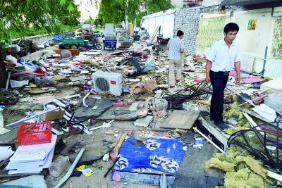 探访10间彩钢房被拆市场方称“不能接受”(图1)