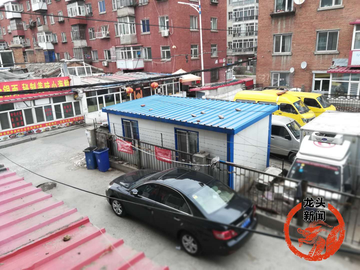 一楼邻居抱怨挡阳光二楼担心贼上房(图3)