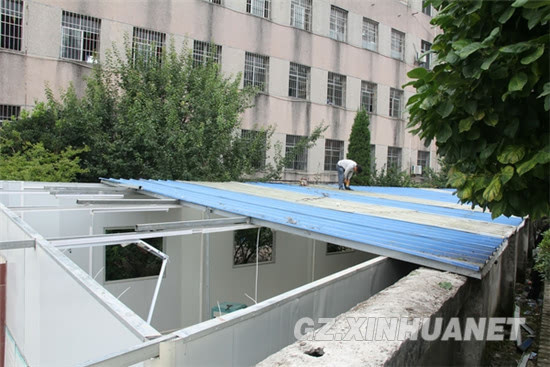 砖混房市区红化沟一违章建筑引群众不满(图1)