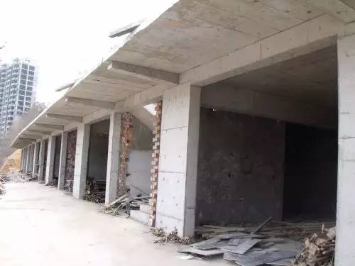 砖混房市区红化沟一违章建筑引群众不满(图2)