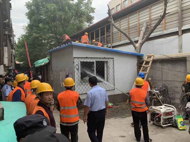 天坛西里十号院一号楼下违建被责令改正通知书(图2)