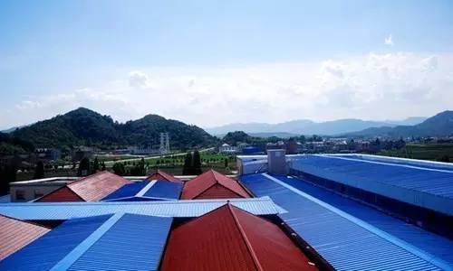 彩钢厂房彩钢屋面渗漏难防治原因及典型特点分析！(图1)