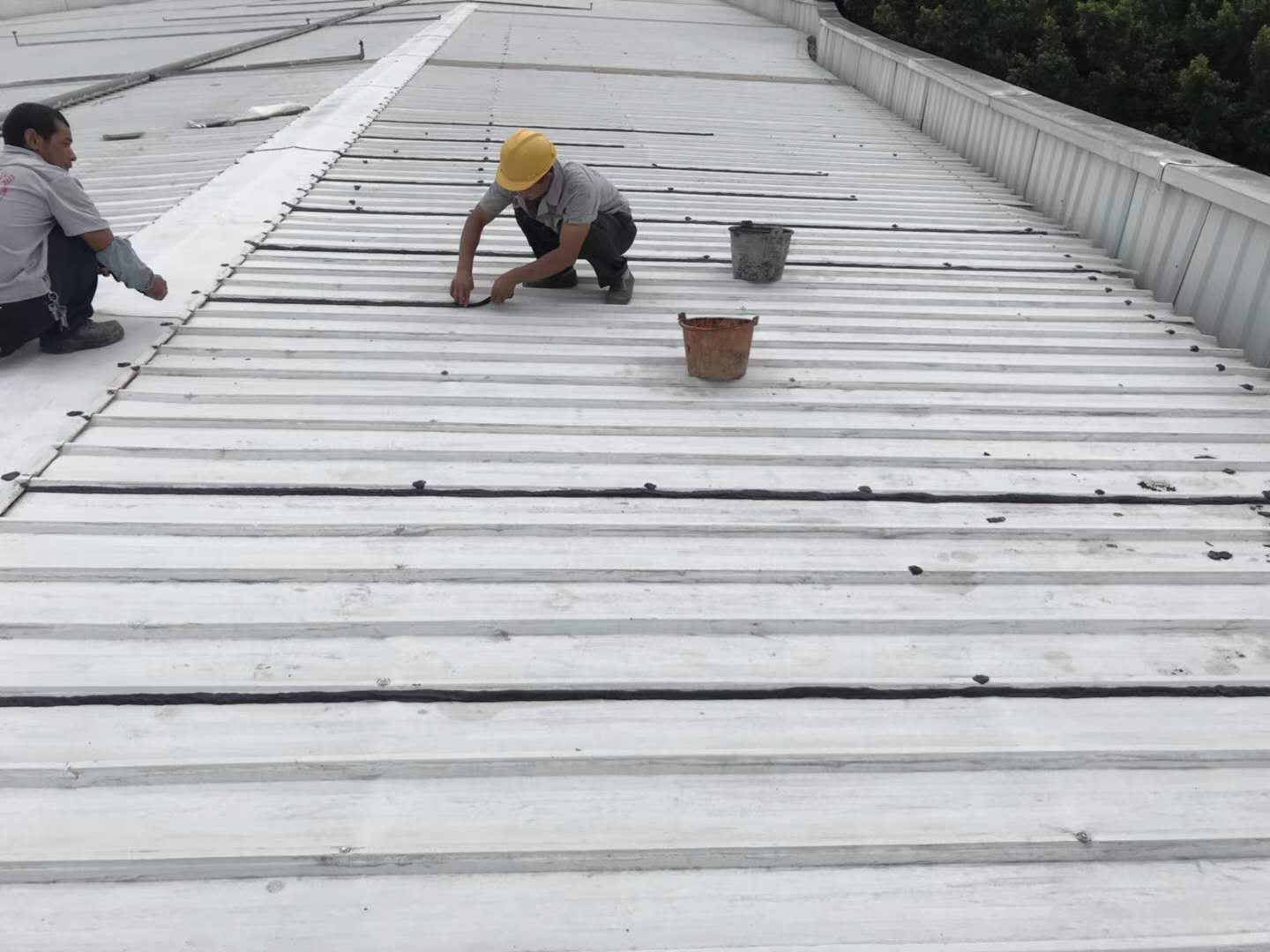 彩钢屋面渗漏难防治原因及防治措施有哪些？——案例分析(图6)