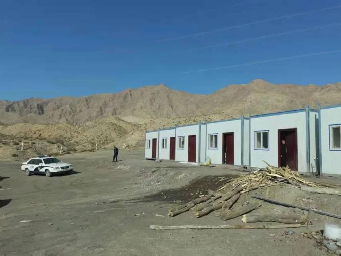 （平安二号·百日攻坚）洛宁法院强制拆除一处违规搭建彩钢房(图2)