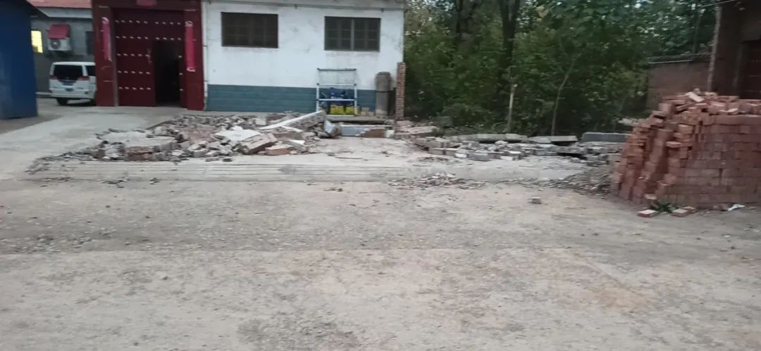 （平安二号·百日攻坚）洛宁法院强制拆除一处违规搭建彩钢房(图8)