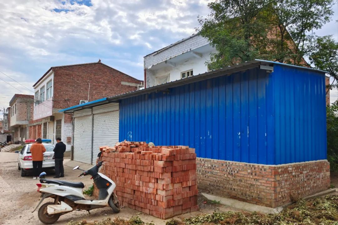 （平安二号·百日攻坚）洛宁法院强制拆除一处违规搭建彩钢房(图6)