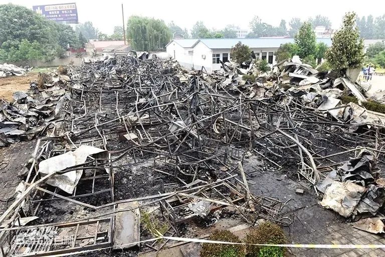 聚苯乙烯泡沫夹芯彩钢板建筑火灾隐患大燃烧速度快(图11)