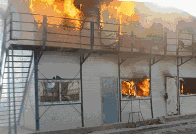 聚苯乙烯泡沫夹芯彩钢板建筑火灾隐患大燃烧速度快(图6)