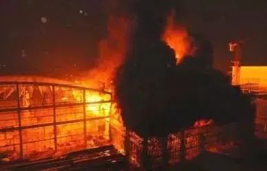 聚苯乙烯泡沫夹芯彩钢板建筑火灾隐患大燃烧速度快(图9)