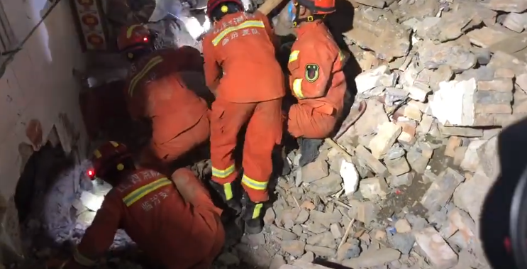 山西临汾一饭店宴会厅坍塌29死7伤21伤(图1)