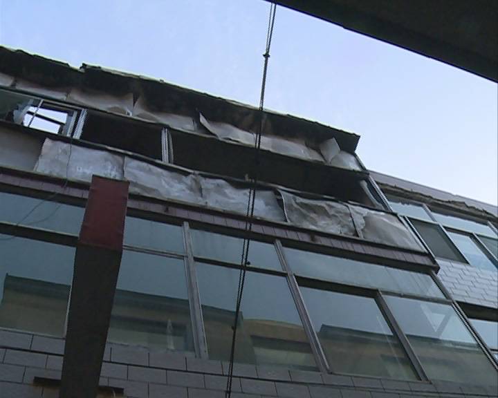 彩钢房板 太原一小区凌晨发生火灾胳膊粉碎性骨折(图7)