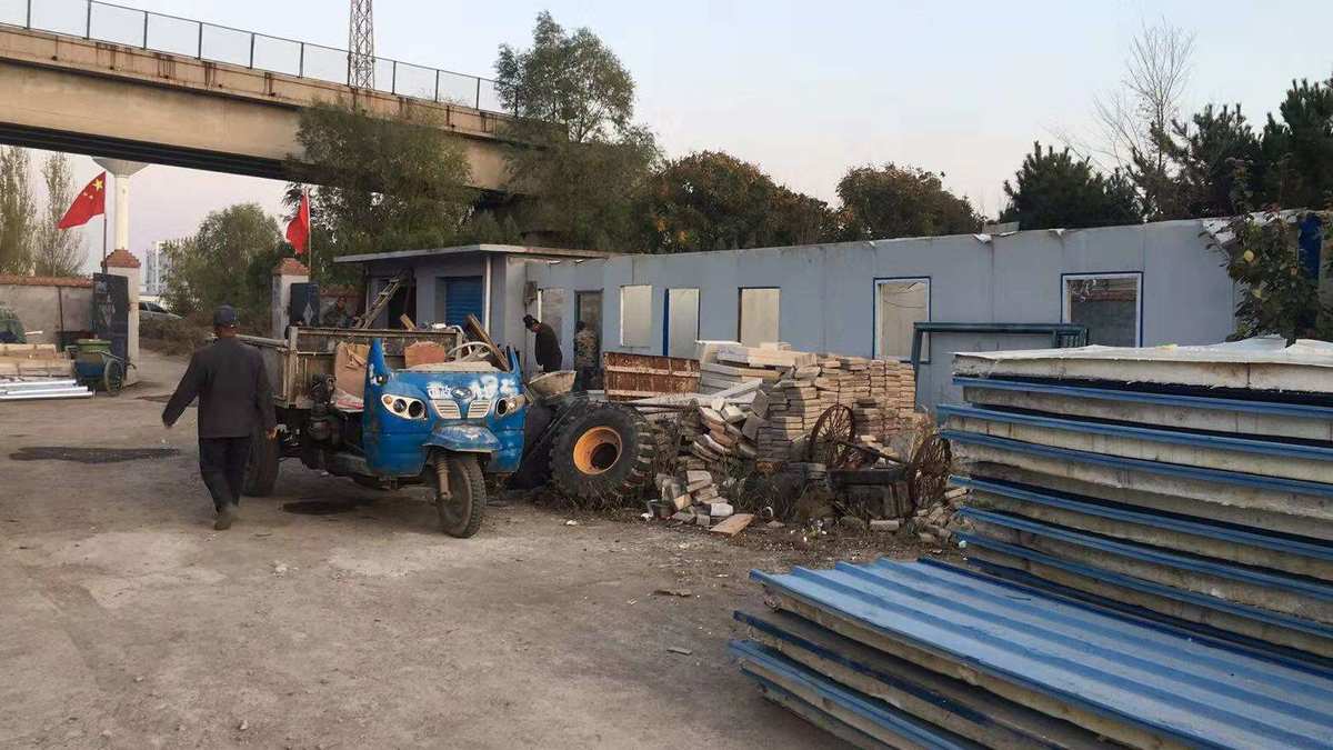 轻飘飘彩钢瓦大风吹落隐患大-广州市增城区新沙大道北308处彩钢瓦屋顶(图3)