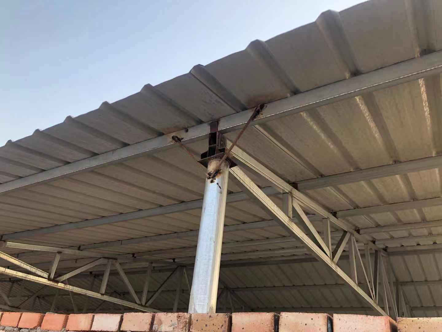 轻飘飘彩钢瓦大风吹落隐患大-广州市增城区新沙大道北308处彩钢瓦屋顶(图5)