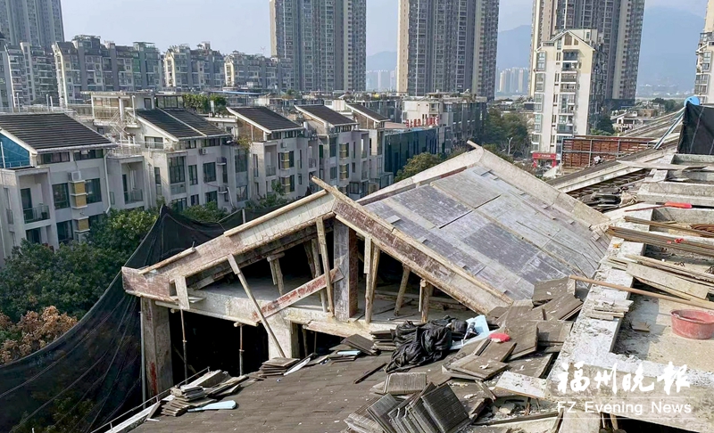 聚龙花园8号楼顶违建别墅存在近20年(图5)