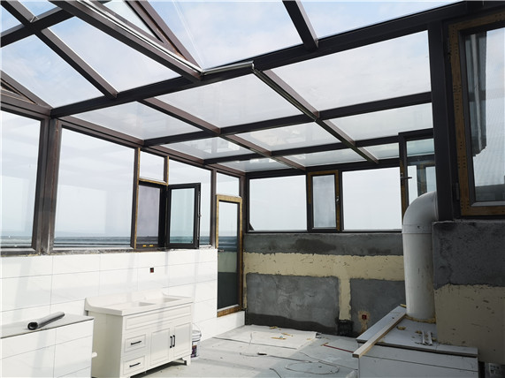 哈市一小区楼顶私建100㎡大棚居民担心地说(图5)