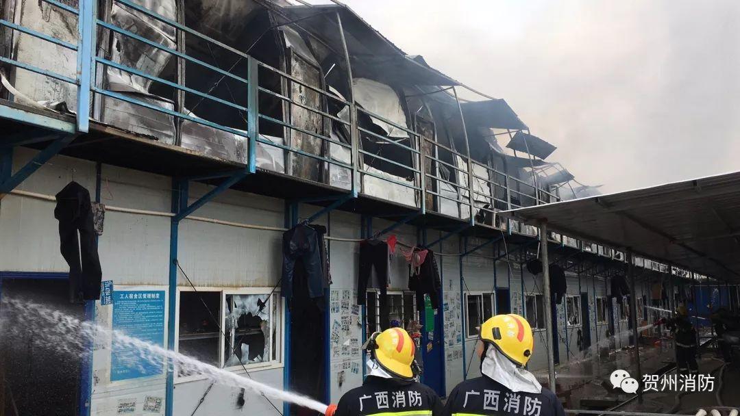 贺州市八步区幸福里小区旁一工人宿舍起火(图9)