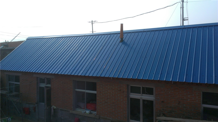 农村房顶上加盖彩钢的作用是啥？这个东西是多少钱一平(图1)