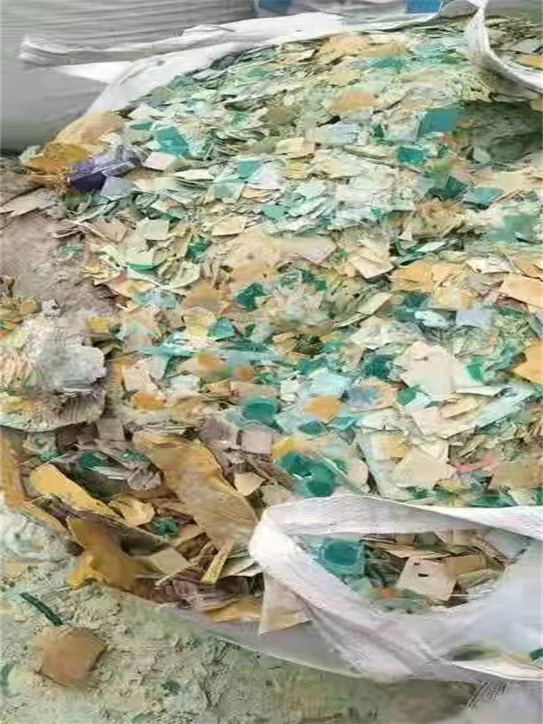 1000型双轴撕碎机在废岩棉板处理中的应用(图1)