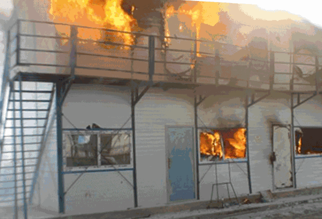 宋楼镇一家具厂违规使用聚苯乙烯泡沫夹芯彩钢板(图3)