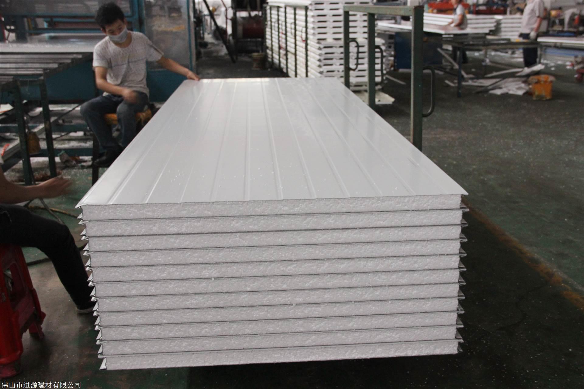 宋楼镇一家具厂违规使用聚苯乙烯泡沫夹芯彩钢板(图6)