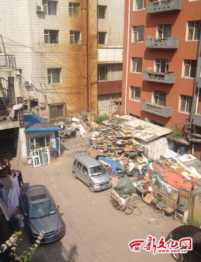 长白路大正小区彩钢房每天打很多吊瓶(图1)