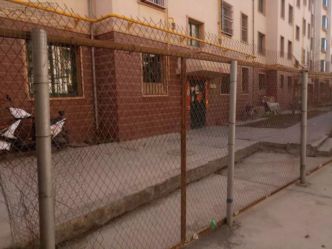 房屋产权办不了小区配套成泡影违法建筑遍地开花(图1)