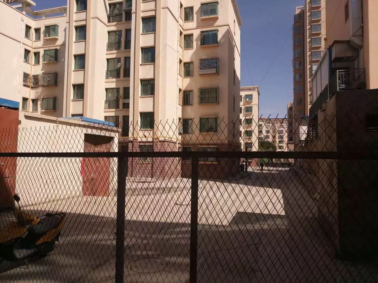 房屋产权办不了小区配套成泡影违法建筑遍地开花(图6)