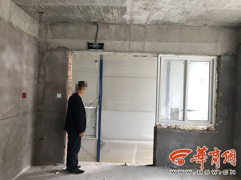 高高兴兴去收房仅隔0.8米竖起彩钢房(图7)