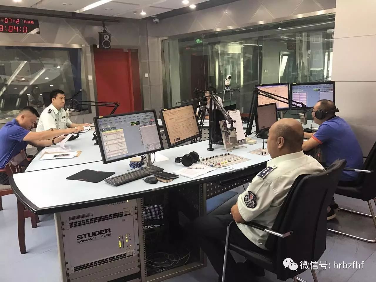 道外区城管局副局长岳辉做客《行风回音壁》节目(图2)