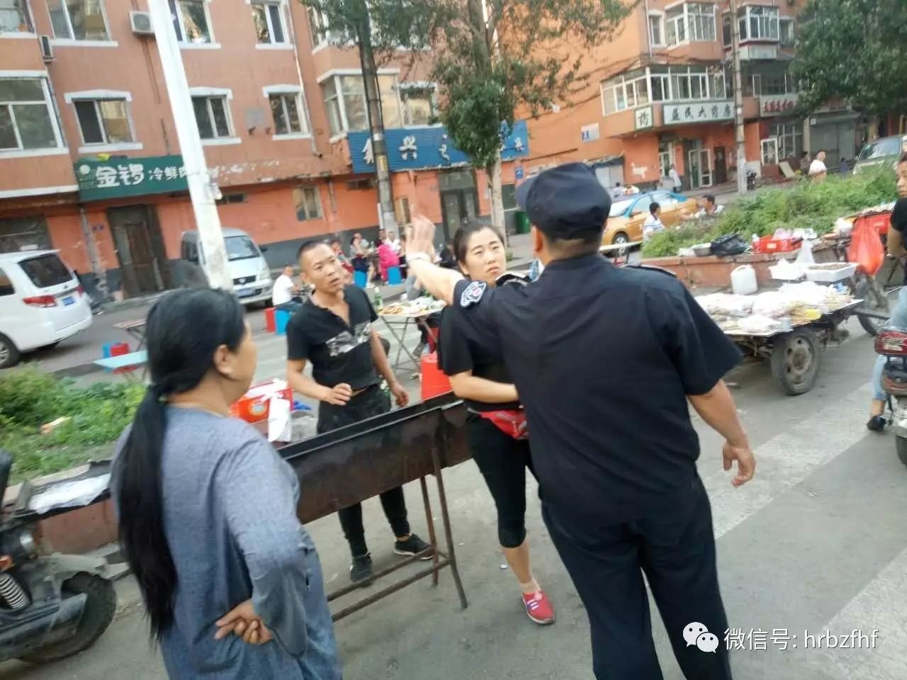 道外区城管局副局长岳辉做客《行风回音壁》节目(图4)