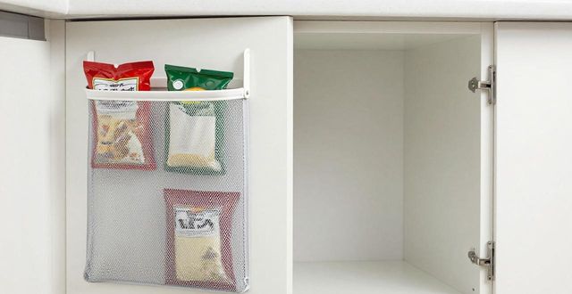 厨房收纳难题不用怕!网友妙招教你整理袋装调料和垃圾袋(图1)